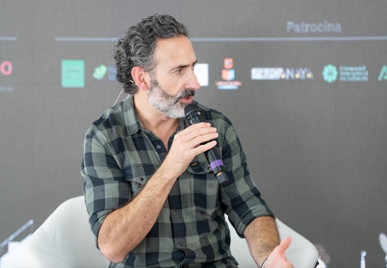 Jon Bilbao ha presentado 'Matamonstruos' en la Feria del Libro de Sevilla