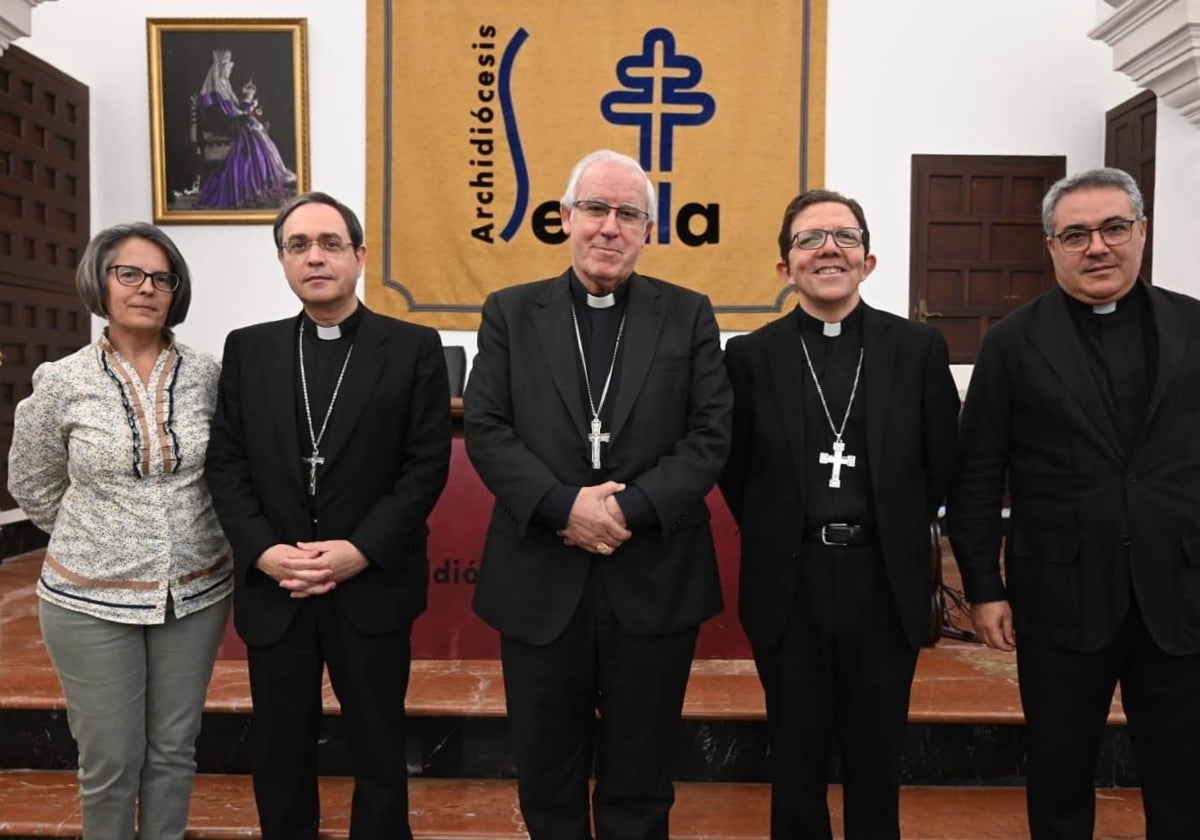 El arzobispo de Sevilla, José Ángel Saiz, ha presidido la rueda de prensa sobre la beatificación del padre Torres