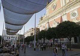 Los toldos del Salvador, plaza de San Francisco y la Plaza Nueva de Sevilla se quedarán como mínimo hasta Navidad