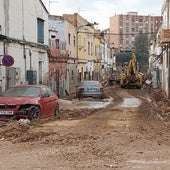 Una vecina marchenera de Torrent busca a sus dos nietos: «La fuerza del agua se los arrancó a mi hijo de los brazos»