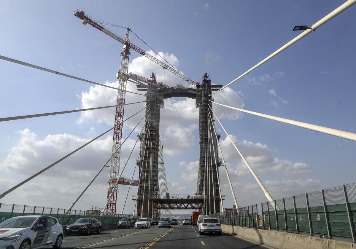 Obras en el Puente del Centenario