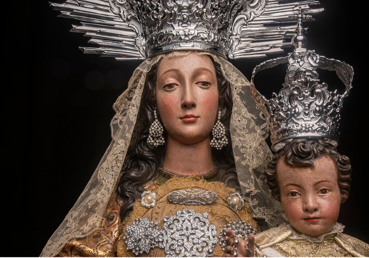 La Virgen del Rosario de la Corona se une oficialmente a las Glorias de Sevilla y procesionará en 2025