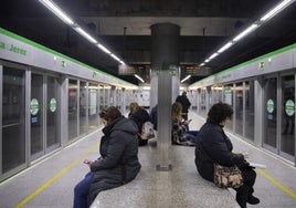 La Junta considera que no hay demanda suficiente para ampliar el horario del metro de Sevilla