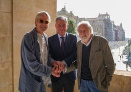 Jeremy Irons visita el Ayuntamiento  y ha mostrado interés por volver a rodar una película en Sevilla