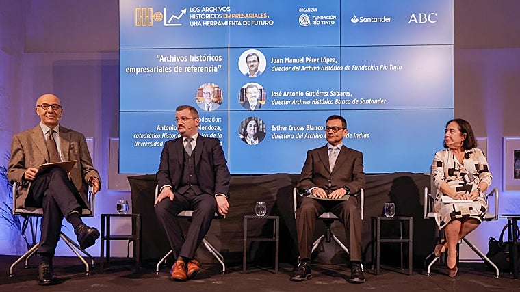 Mesa redonda durante la jornada 'Los archivos empresariales, una herramienta de futuro'
