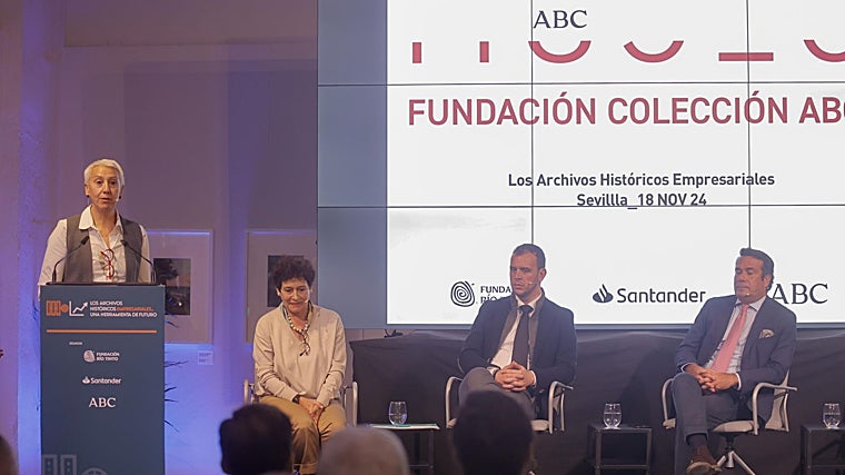 Mesa redonda durante la jornada 'Los archivos empresariales, una herramienta de futuro'