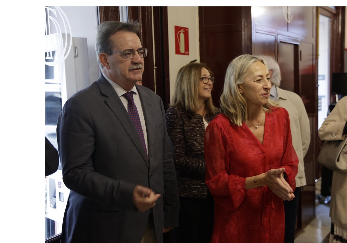 Manuel Molina y Rocío Hernández antes de la presentación del documental