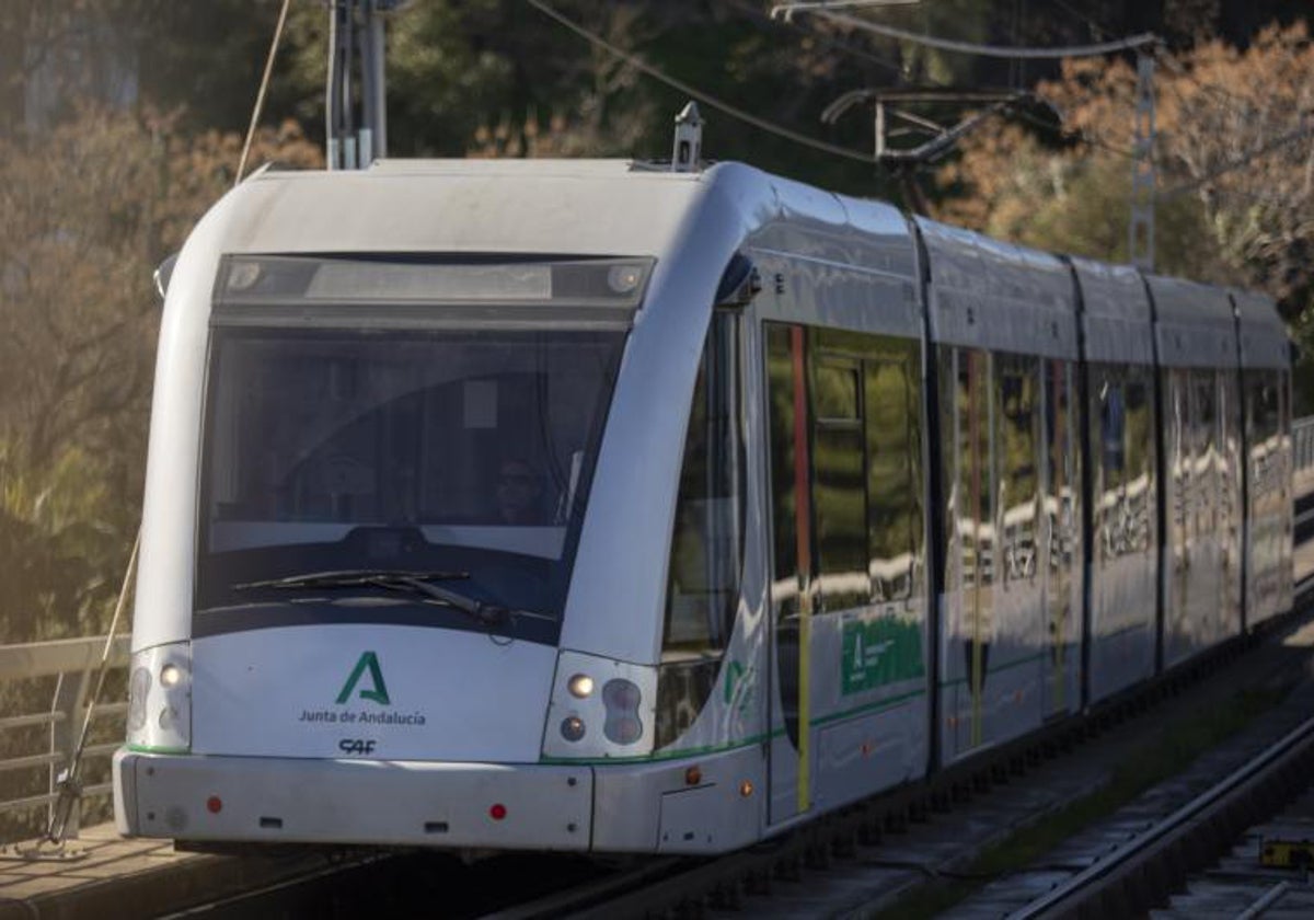 Un tren del Metro de Sevilla