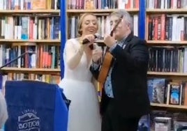 Un boda en una librería de Sevilla: así se celebró el enlace entre Aída y Martín