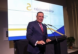 Inauguración de Cajalmendralejo en Plaza de Cuba, en imágenes