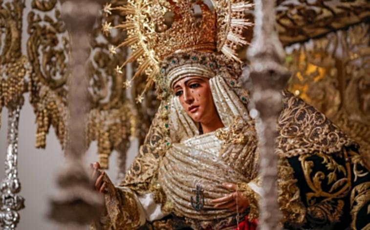 Imagen principal - La Esperanza de Triana, la primera imagen preparada para la procesión Magna de Sevilla