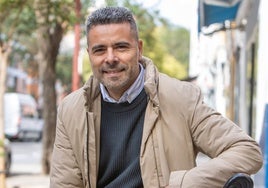 Arsenio Villar Lama: «El sevillano se convierte en turista cuando cruza la frontera del casco histórico»