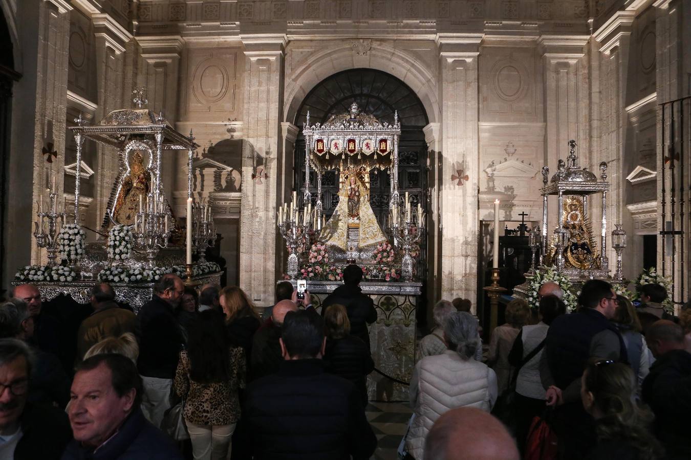 Las Vírgenes de Setefilla, Valme y Consolación lucen en sus pasos antes de la Magna del domingo