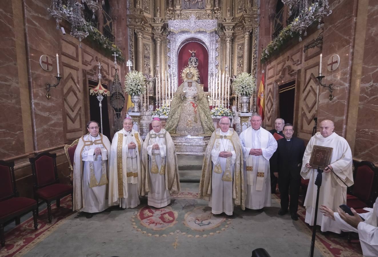 La ceremonia ha congregado a numeroso público en la Basílica de la Macarena