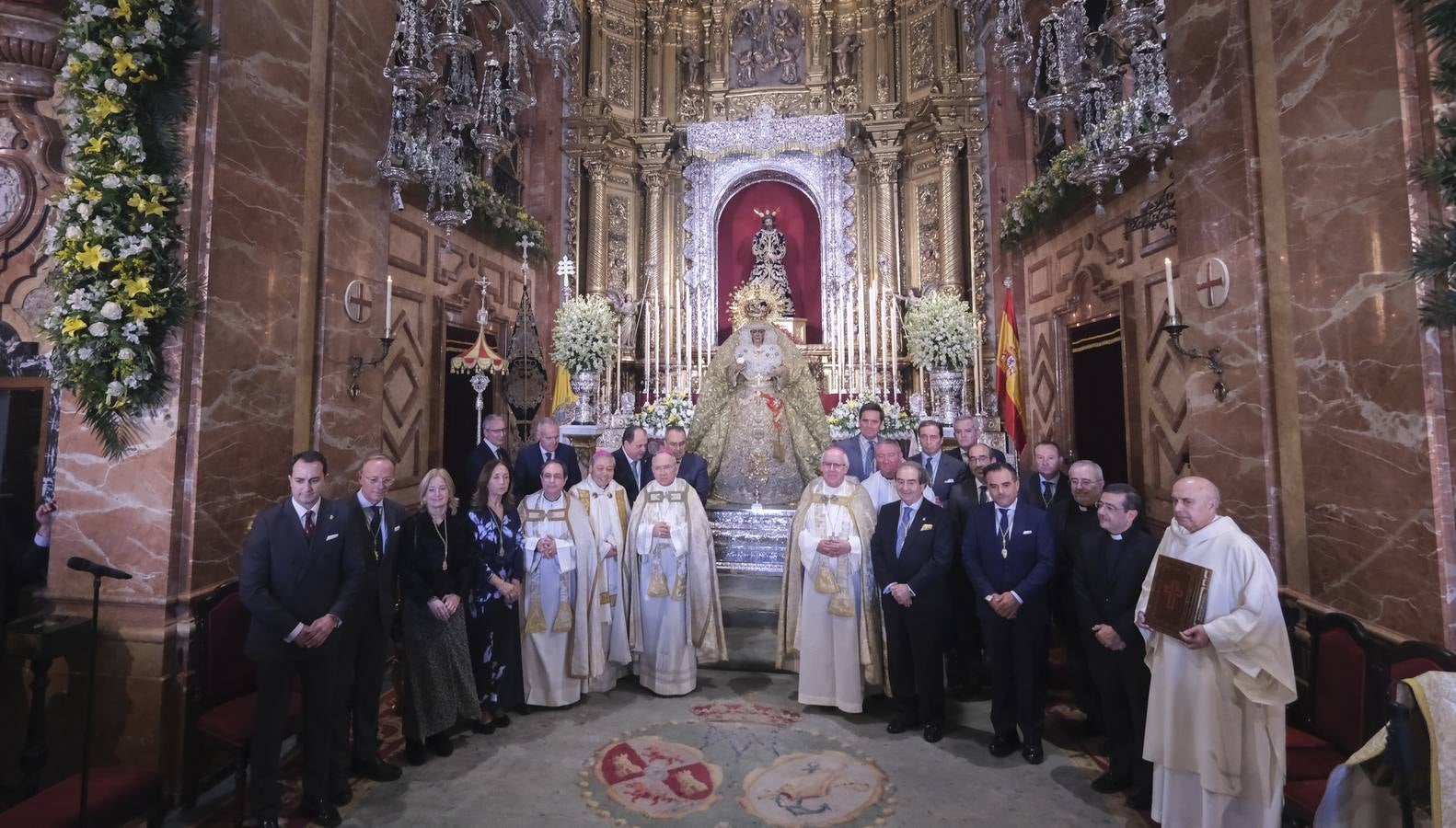 La ceremonia ha congregado a numeroso público en la Basílica de la Macarena