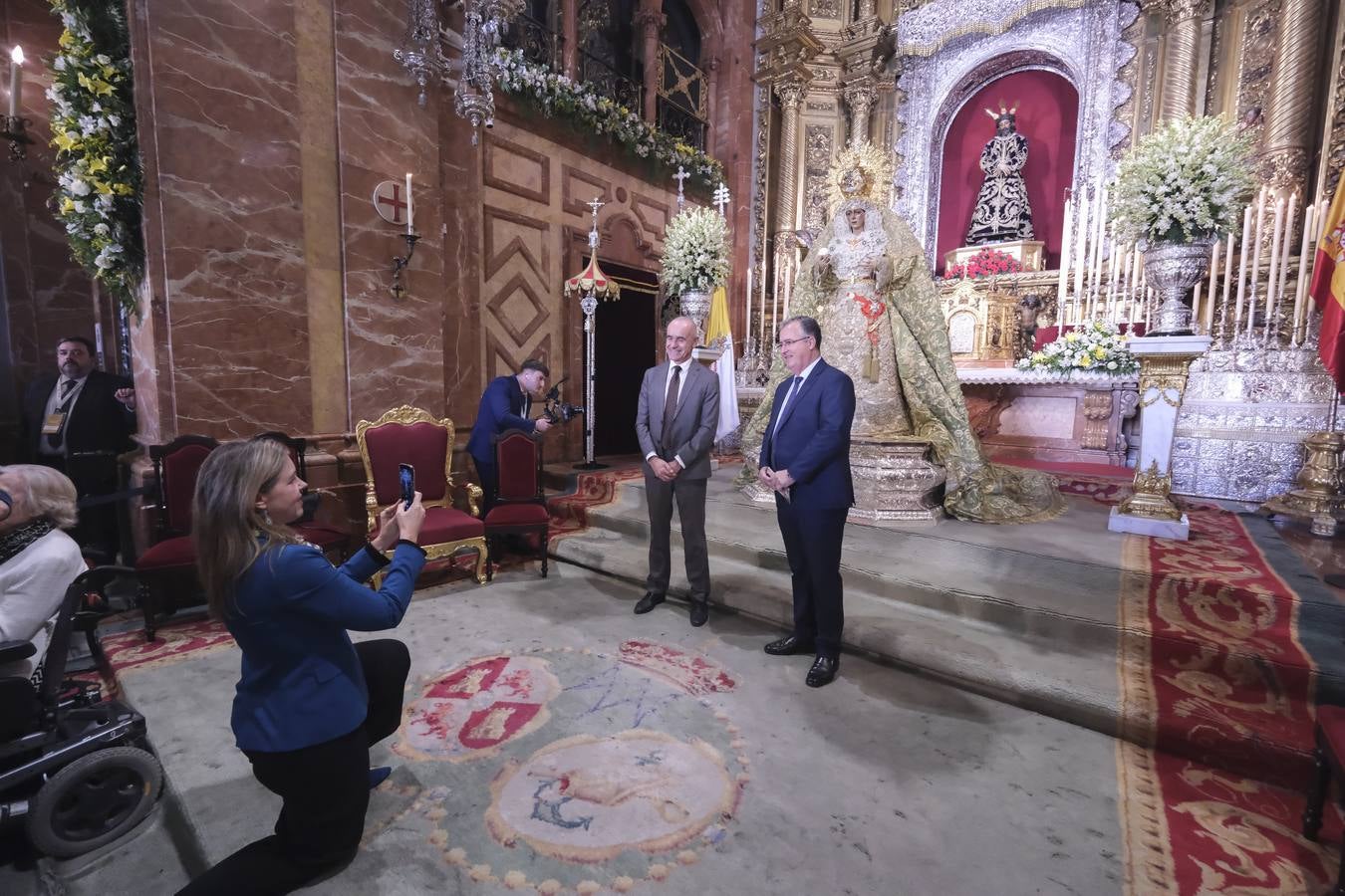 La ceremonia ha congregado a numeroso público en la Basílica de la Macarena