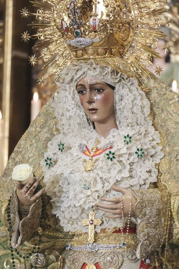 La ceremonia ha congregado a numeroso público en la Basílica de la Macarena