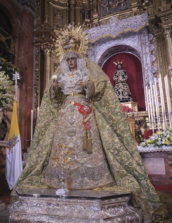 La ceremonia ha congregado a numeroso público en la Basílica de la Macarena