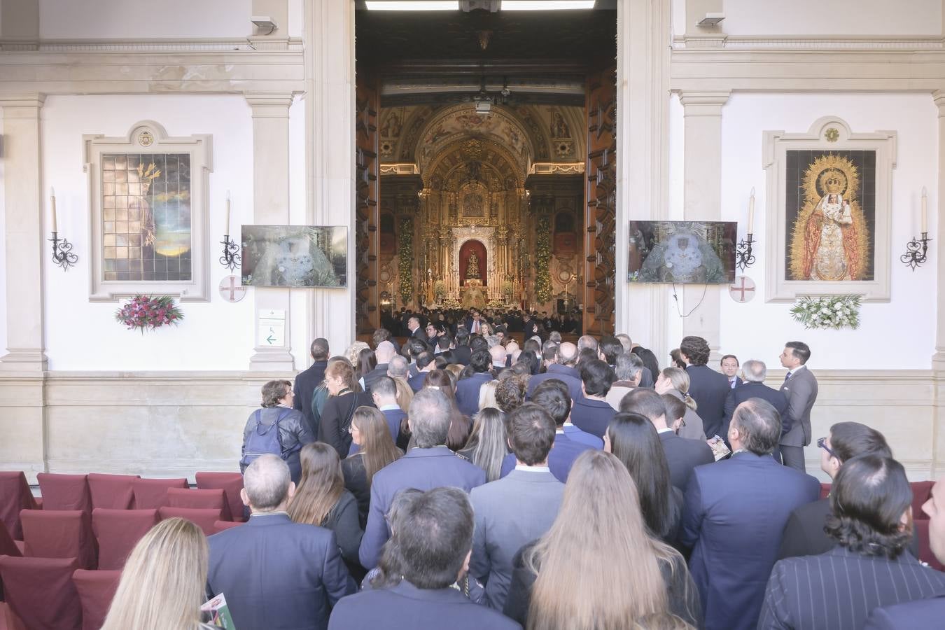 La ceremonia ha congregado a numeroso público en la Basílica de la Macarena