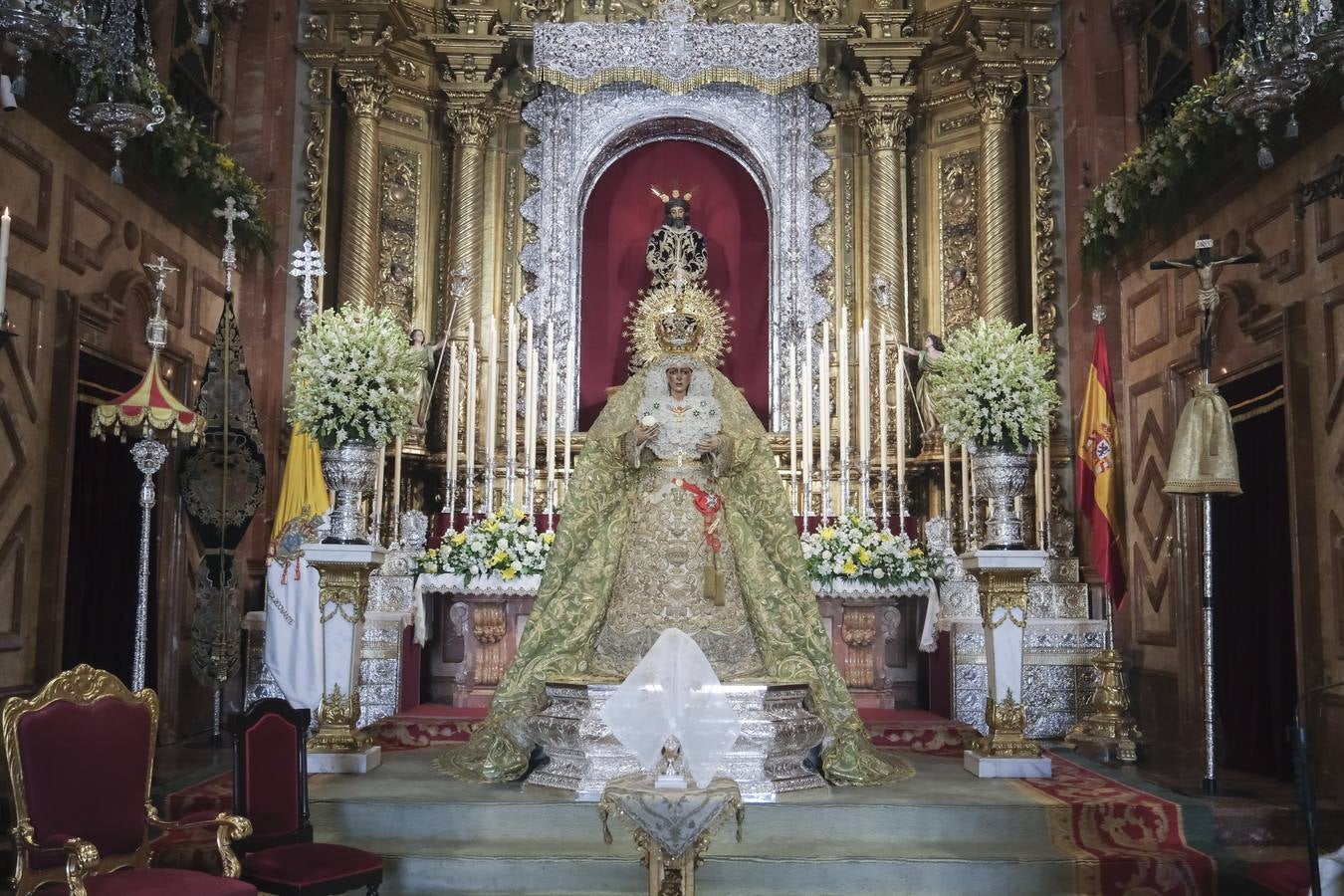 La ceremonia ha congregado a numeroso público en la Basílica de la Macarena