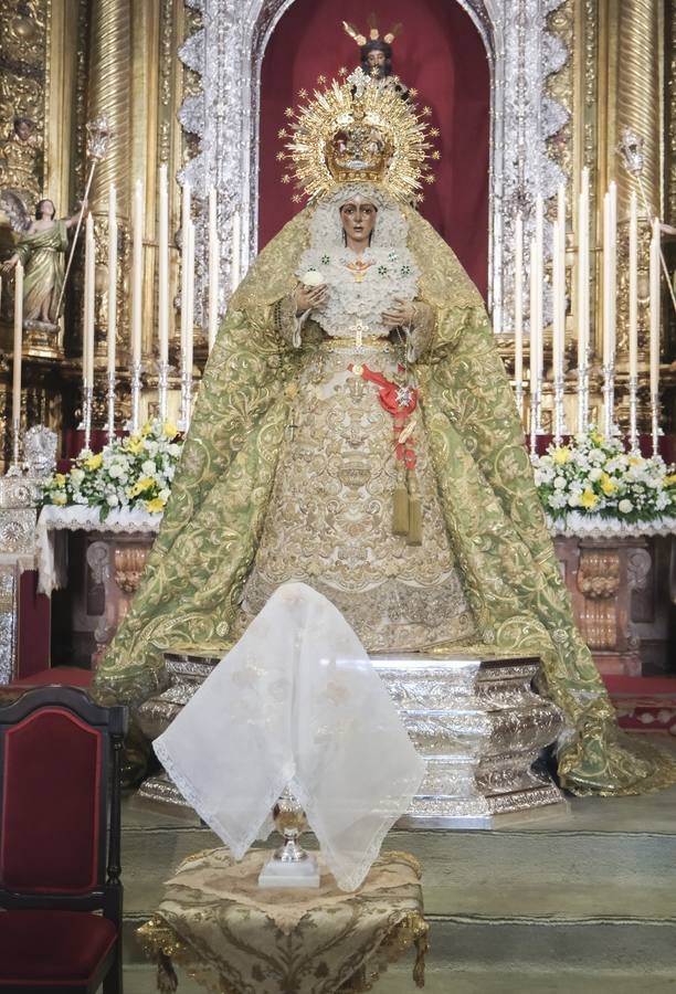 La ceremonia ha congregado a numeroso público en la Basílica de la Macarena