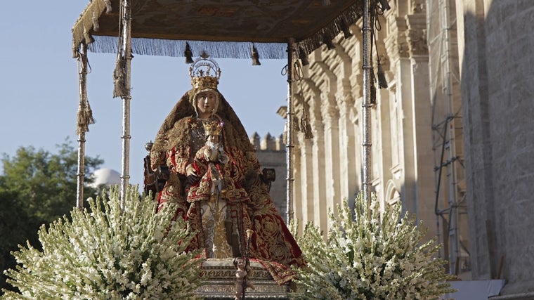 Procesión de la Virgen de los Reyes el 15 de agosto de 2024