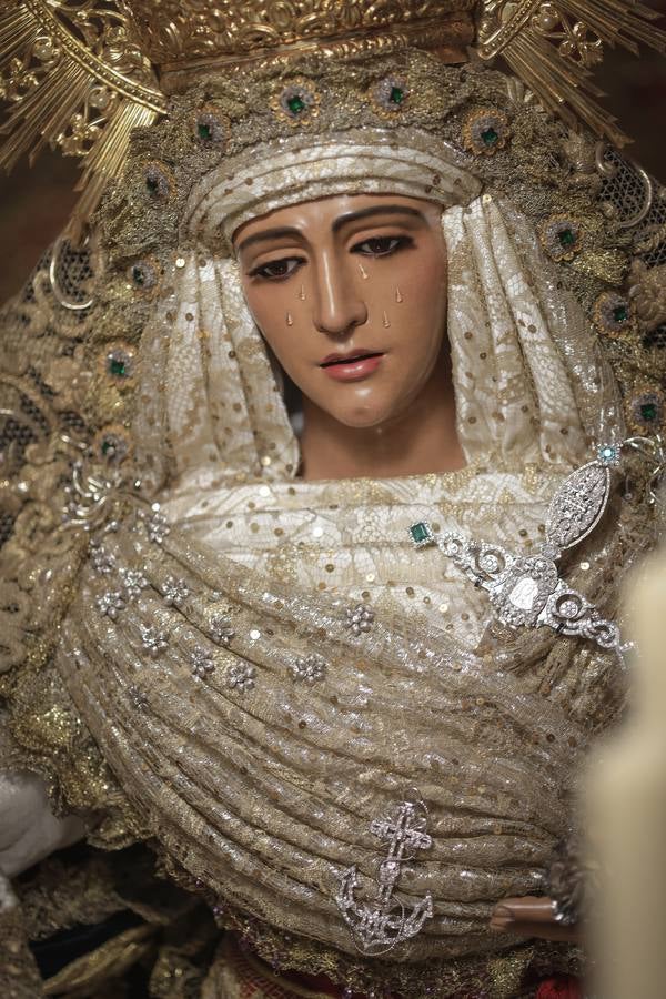 La Esperanza de Triana, preparada para la Procesión Magna