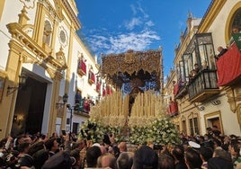 En vídeo: así ha sido la histórica levantá de la Esperanza de Triana dedicada a la Macarena en la Magna de Sevilla