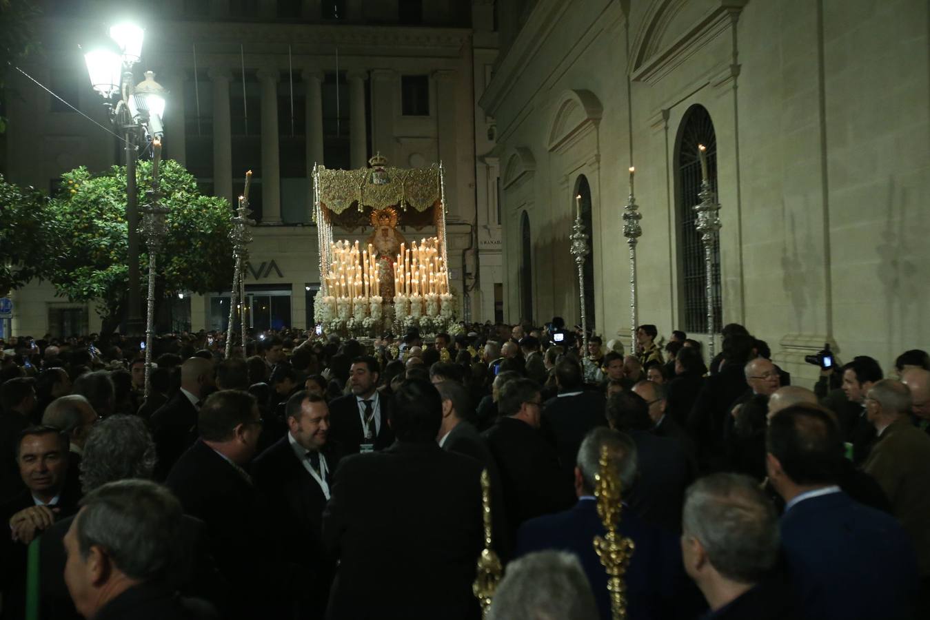 Traslado de la Macarena a la Catedral para participar en la Magna