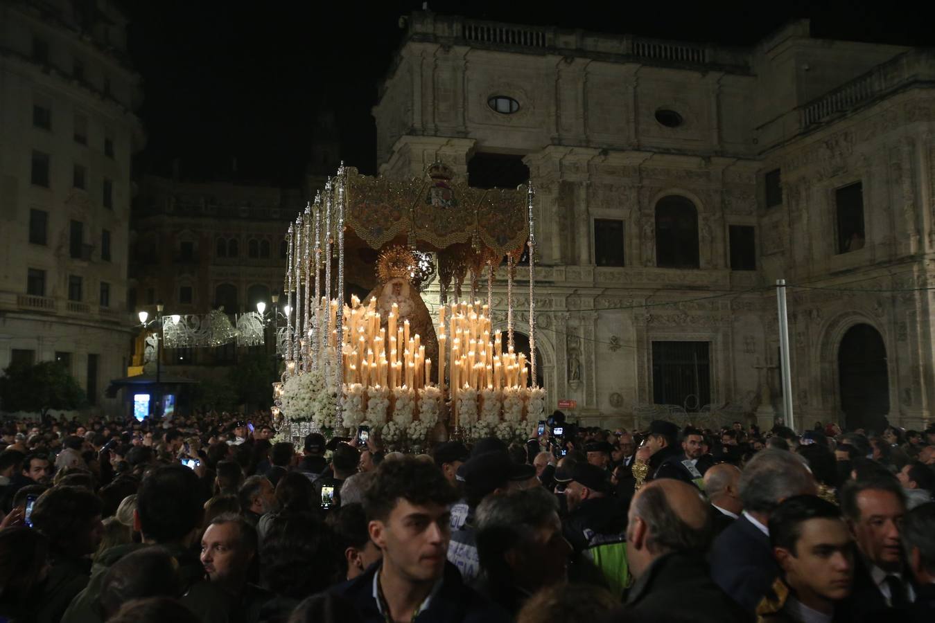 Traslado de la Macarena a la Catedral para participar en la Magna