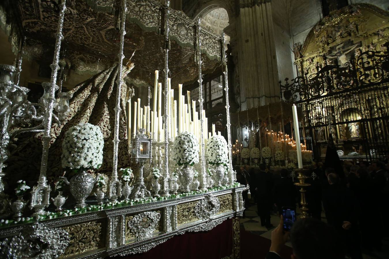 Traslado de la Macarena a la Catedral para participar en la Magna