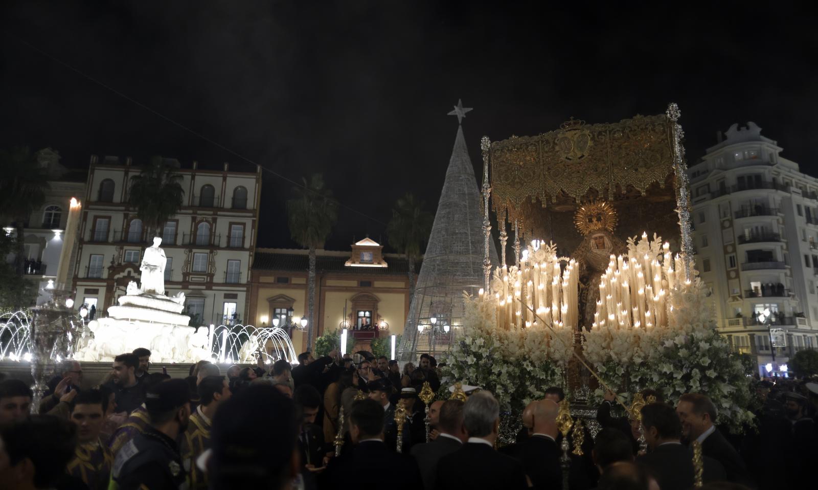 Regreso de la Esperanza de Triana a su barrio tras la Magna