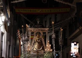 La visita de la Virgen de Consolación de Utrera al convento de las Hermanas de la Cruz, en imágenes