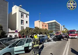 Un aparatoso accidente en la Ronda del Tamarguillo de Sevilla deja seis heridos de diversa consideración