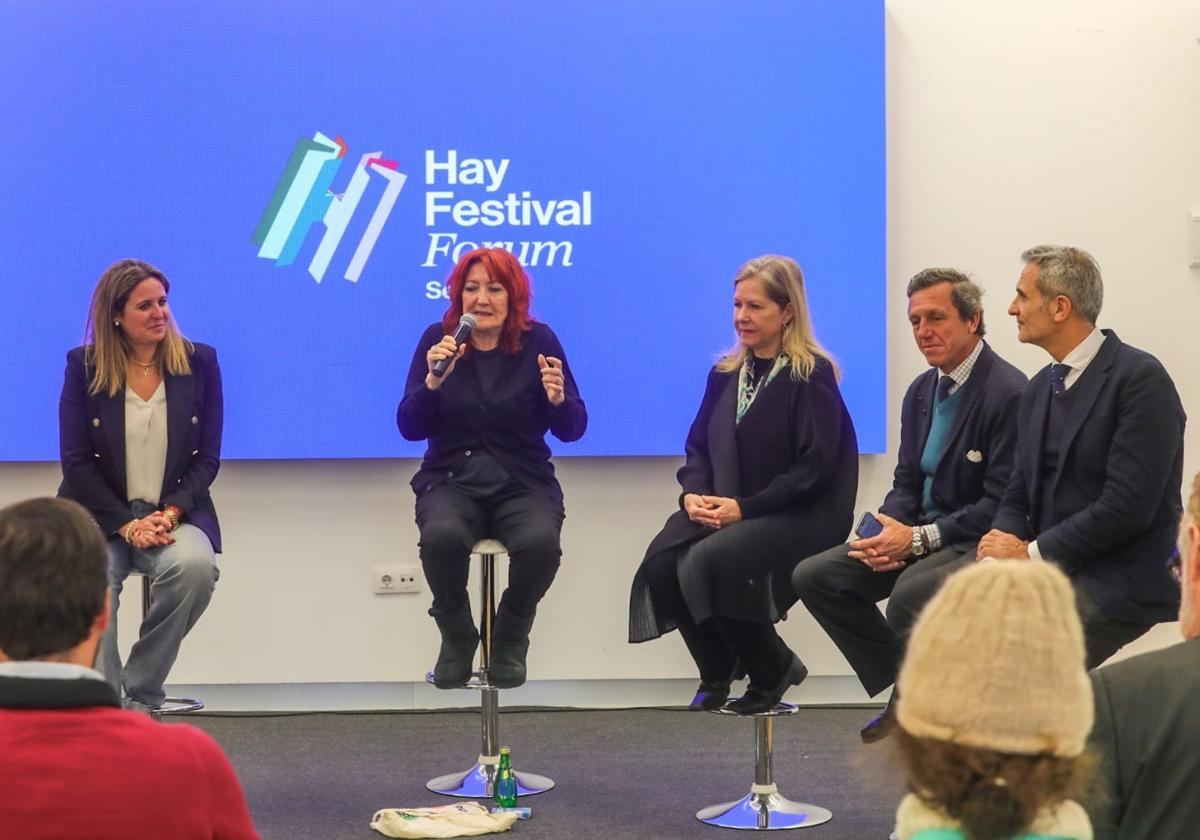 Angie Moreno, Sheila Cremaschi, Martha Thorne, Luis García de Tejada y Javier Fernández, en la presentación de la tercera edición de Hay Festival Fórum Sevilla