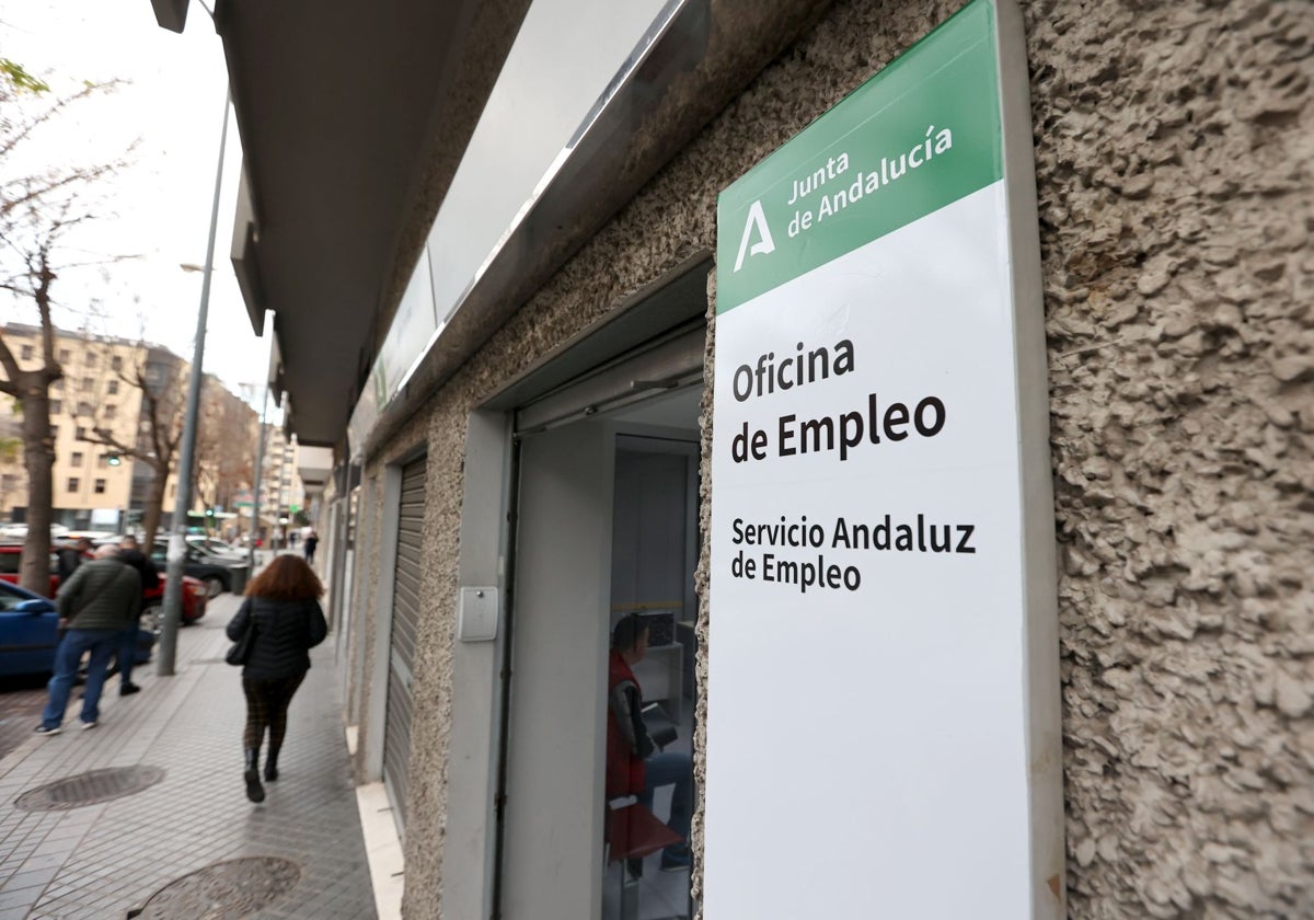 Fachada de una oficina de empleo