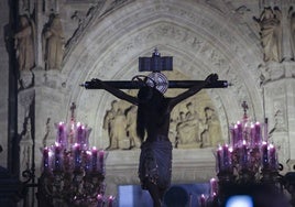 Imágenes de la procesión extraordinaria del Santo Crucifijo de San Agustín en Sevilla