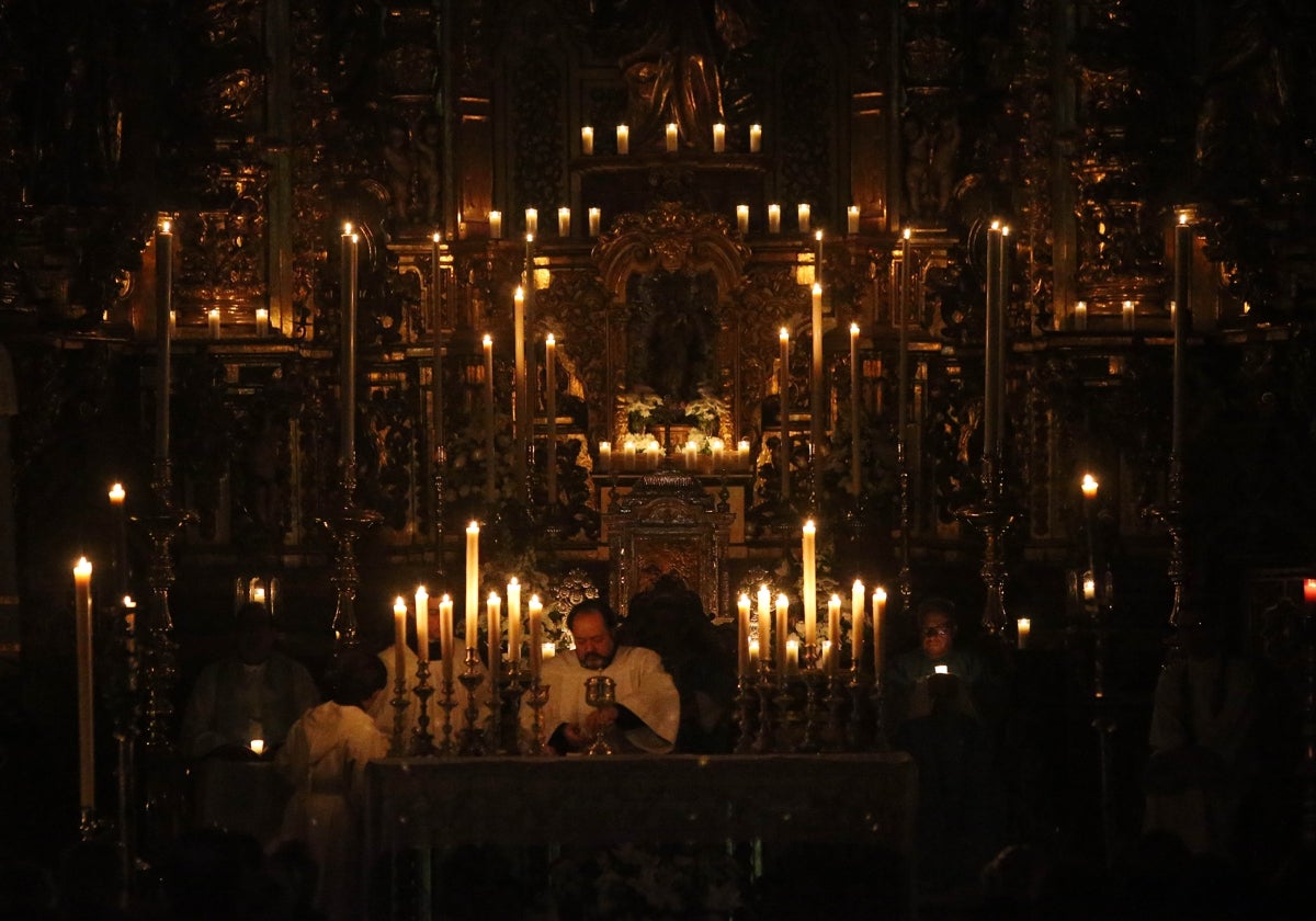 Misa Rorate Caeli en la parroquia de la Magdalena