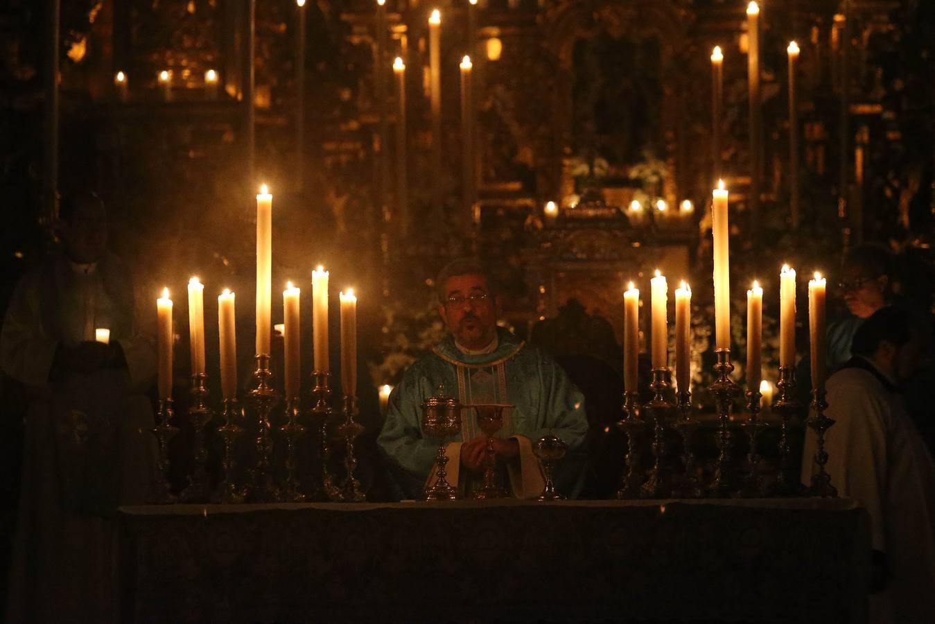 Misa Rorate Caeli en la parroquia de la Magdalena