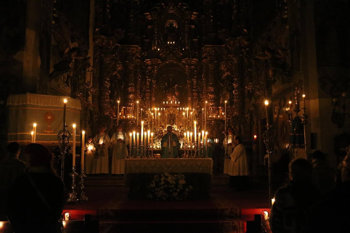 Misa Rorate Caeli en la parroquia de la Magdalena