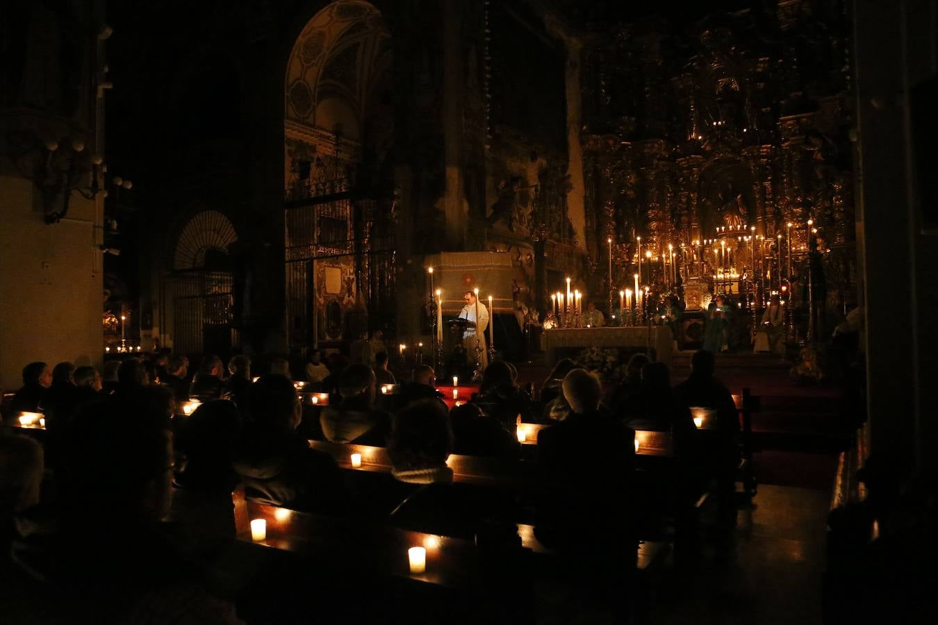 Misa Rorate Caeli en la parroquia de la Magdalena