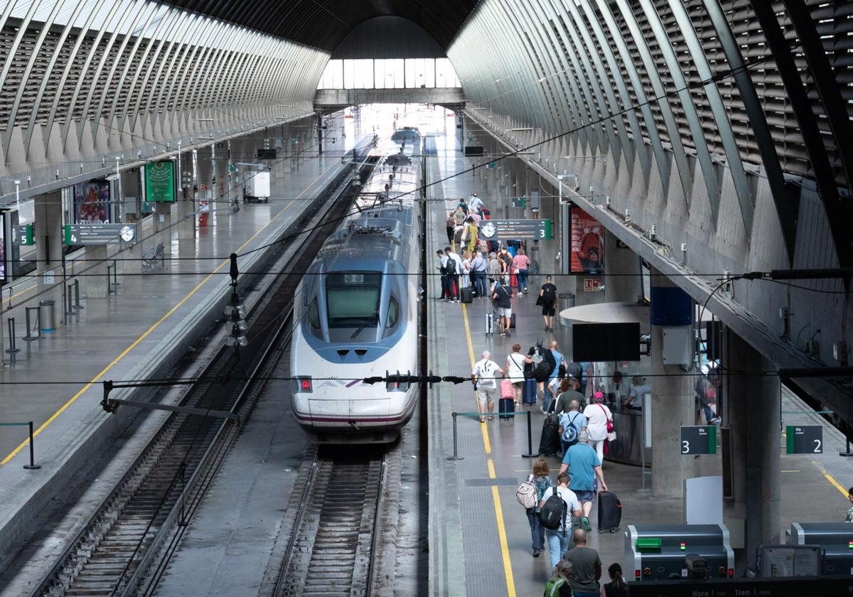 Un tren en la estación de Santa Justa