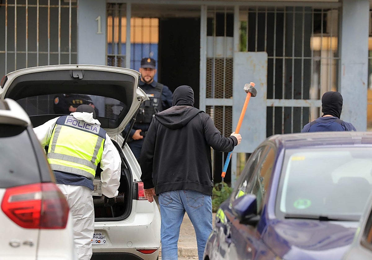 Imagen de archivo de una redada de la Policía Nacional en las calles del Polígono Sur