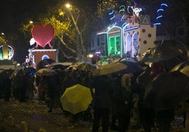 Los sevillanos reaccionan al adelanto de la Cabalgata de Reyes Magos de Sevilla 2025: «¿Los niños recibirán los regalos la mañana del día 5?»