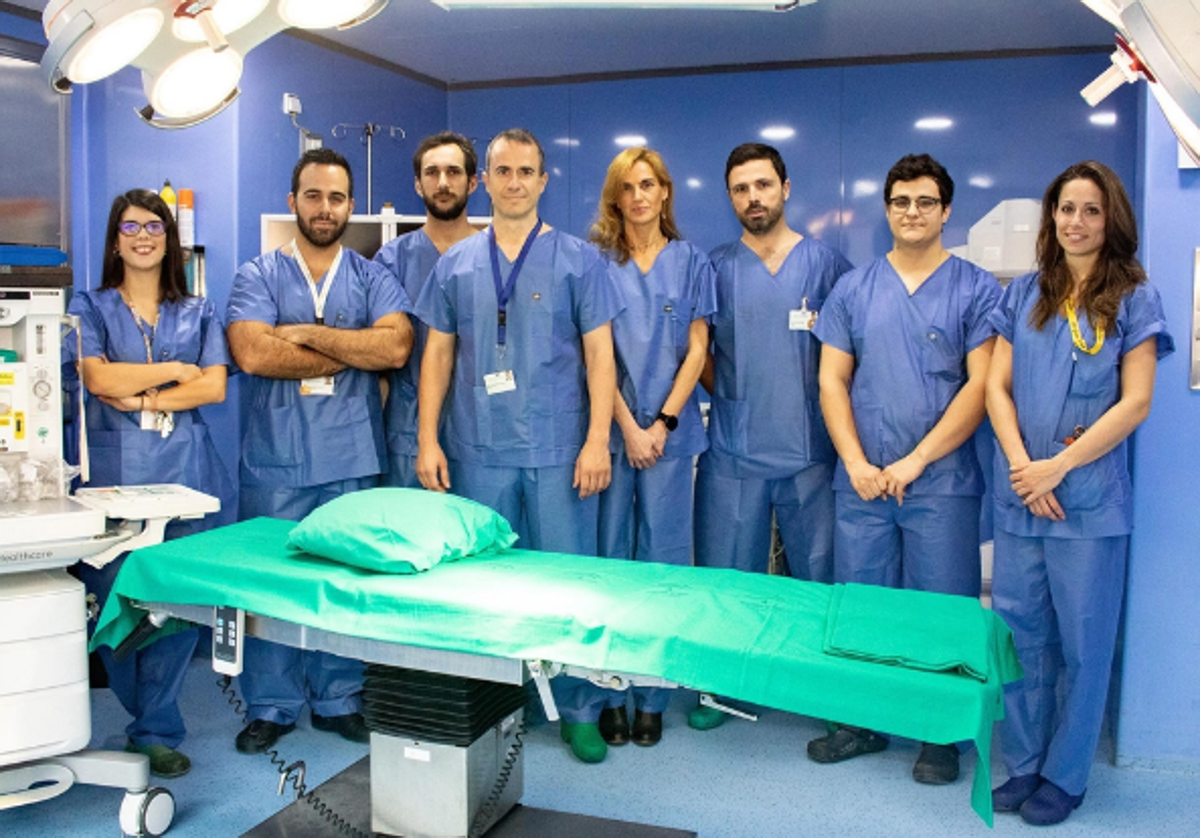 Nuria Velázquez Carranza, en el centro de la imagen, con compañeros de su equipo