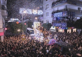 En imágenes, el paso de la Cabalgata de los Reyes Magos 2025 por la calle Asunción