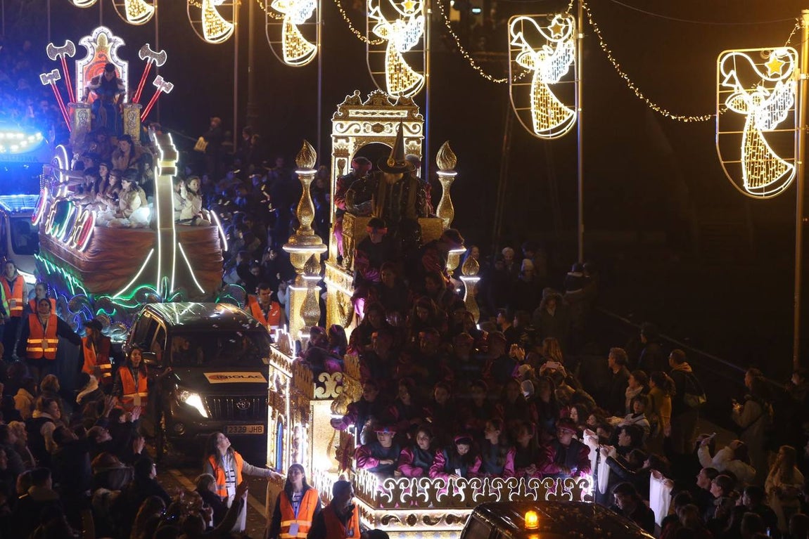 Cabalgata de los Reyes Magos a su paso por Triana