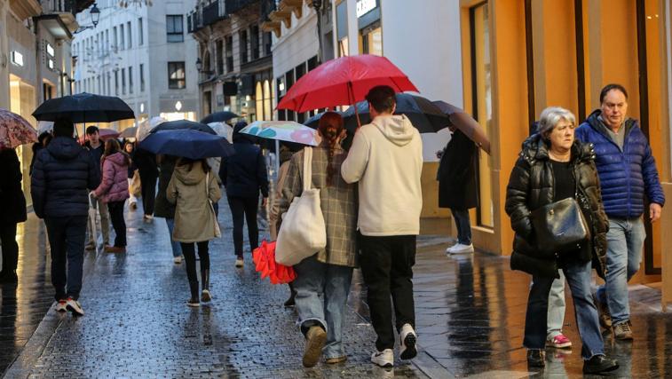 La Cabalgata de Sevilla se adelantó por una lluvia que resultó similar a la de otros años que no se cambió de fecha