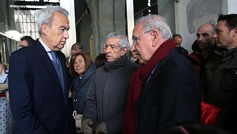 Pablo Gutiérrez-Alviz y Alfonso Guerra conversan en la previa del recital con el que se ha cerrado la exposición de los Machado en Sevilla