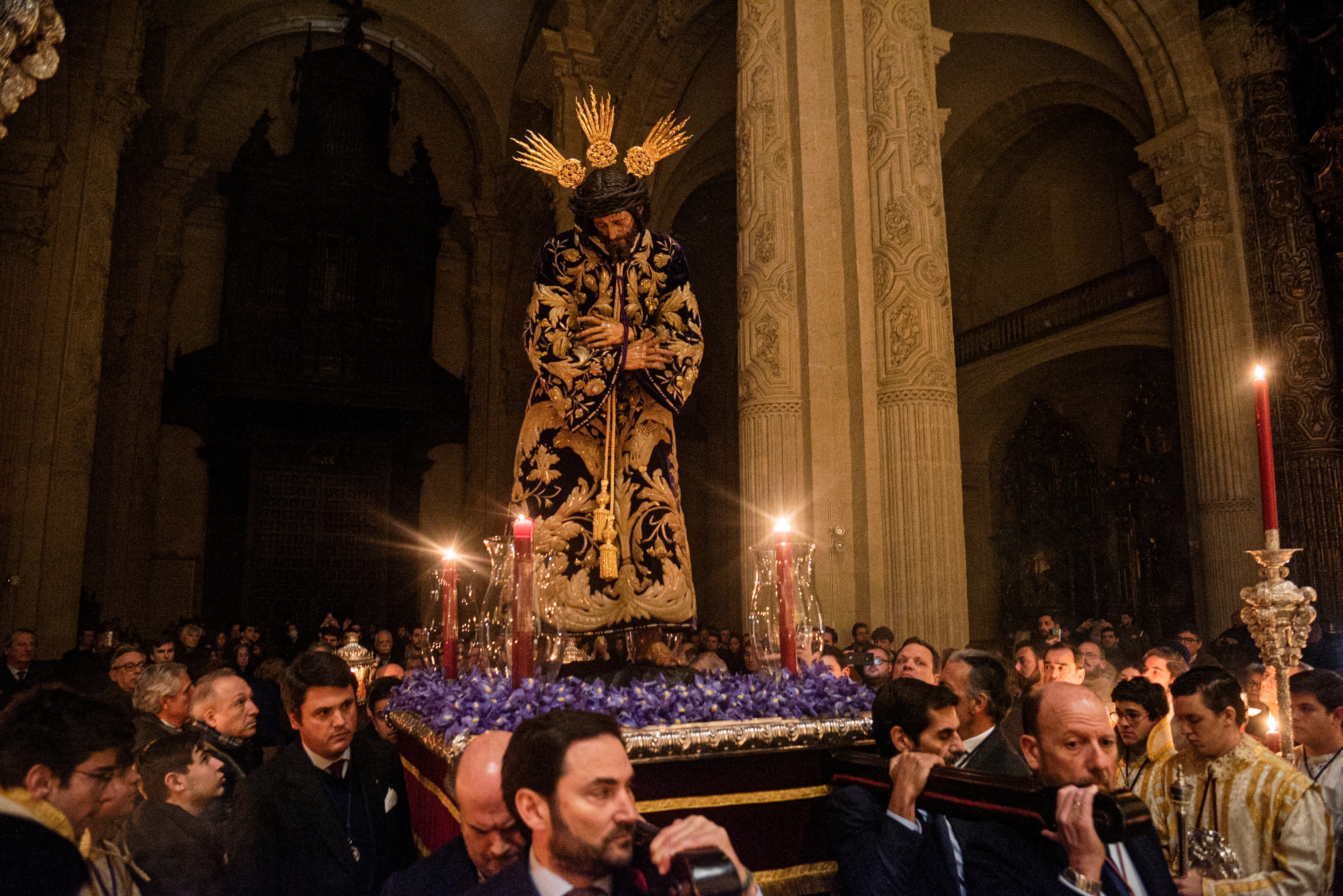 El traslado del Señor de Pasión, en imágenes